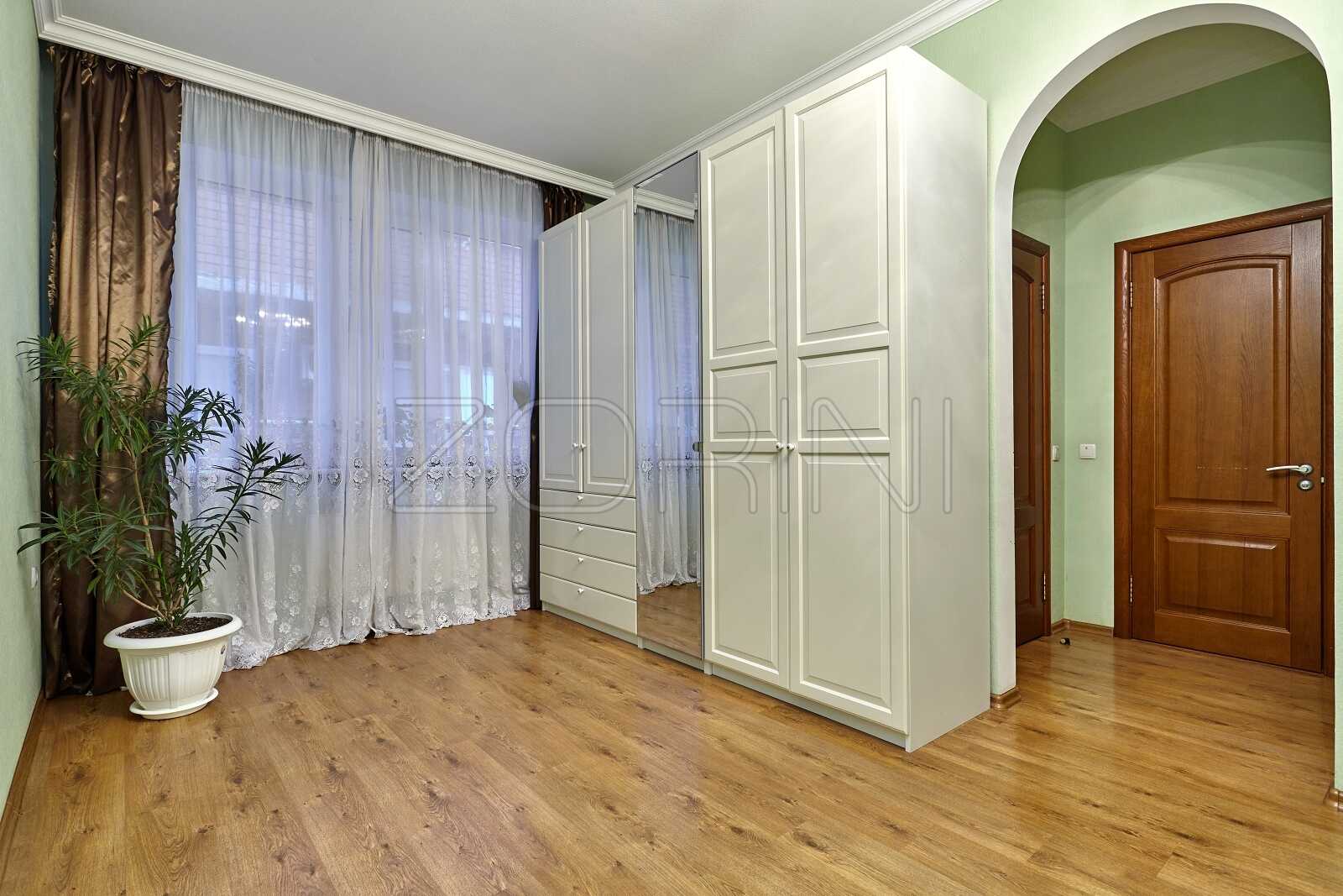 Распашной шкаф Рен